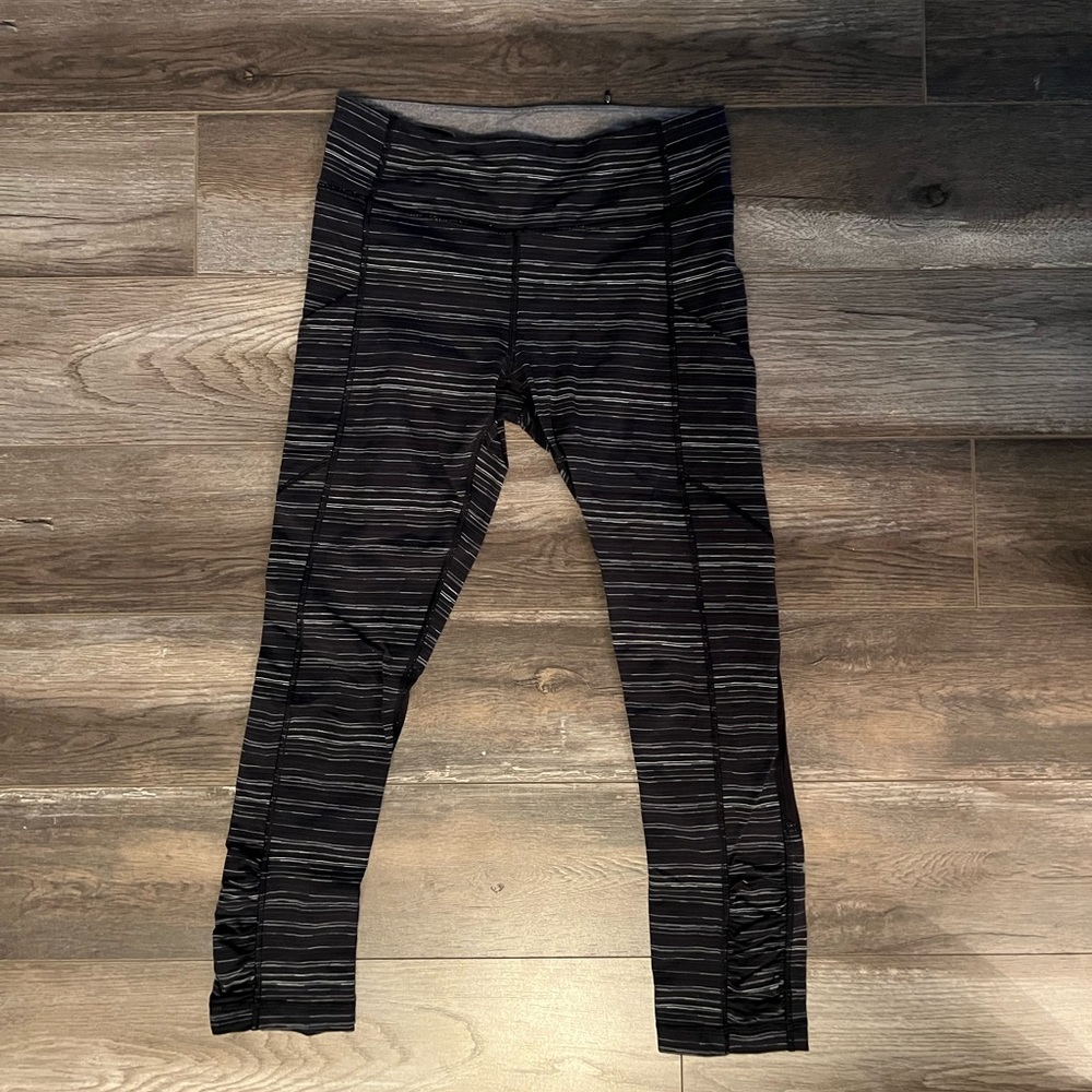 Lululemon striped navy blue with pockets